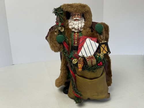 Vintage Possible Dreams Clothtique Weihnachten Weihnachtsmann im Umhang mit Laterne und Spielzeugbeutel - Bild 1 von 8