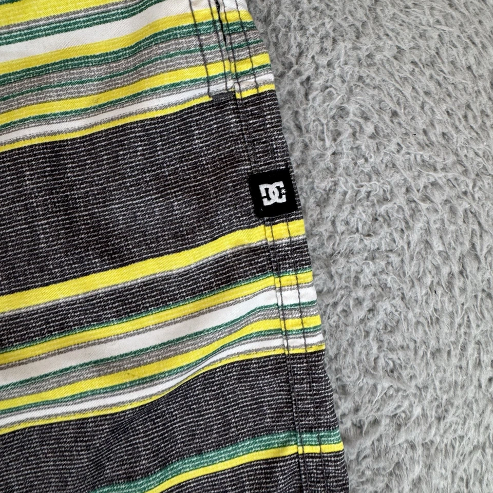 DC Shoes Hombres Talla 36 Negro Amarillo Verde Rayas Surf Bañador Skateboard Shorts Foto 2 de 4