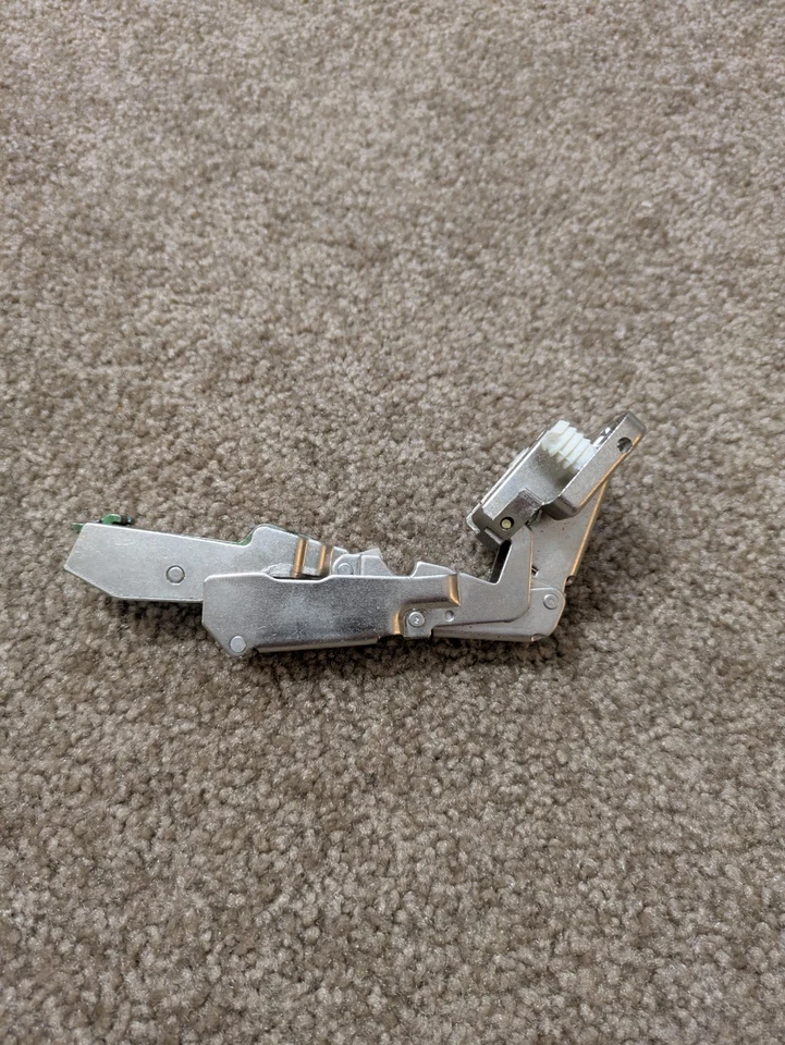 Bisagra Blum 70.610-03 Base 70.550-01 Acabado Níquel Foto 3 de 4