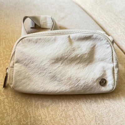 Lululemon Everywhere Crossbody Belt Bag White Opal 