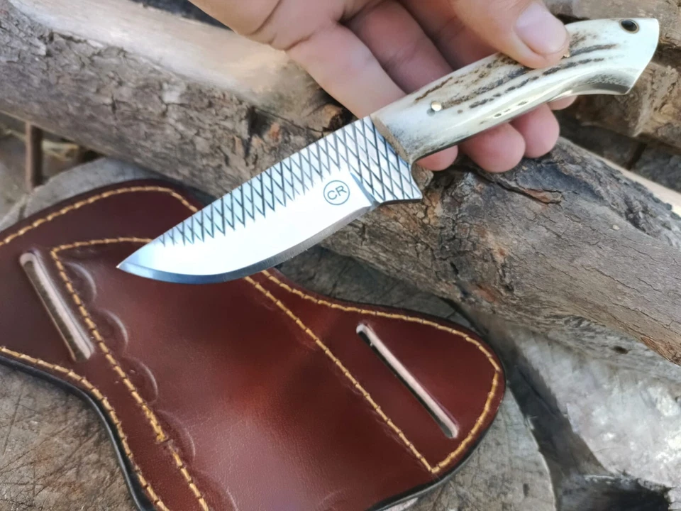 CUCHILLO CORTADOR TORO VAQUERO DE CAZA PERSONALIZADO FORJADO A MANO CON MANGO Y FUNDA DE CIERVO Foto 3 de 4
