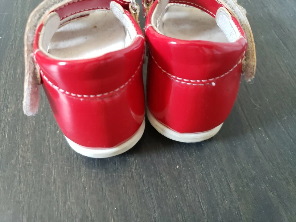 Melania Girls Adjust Sandals red patent Leather size 21 Italy Eur Fashion - Image 3 of 4