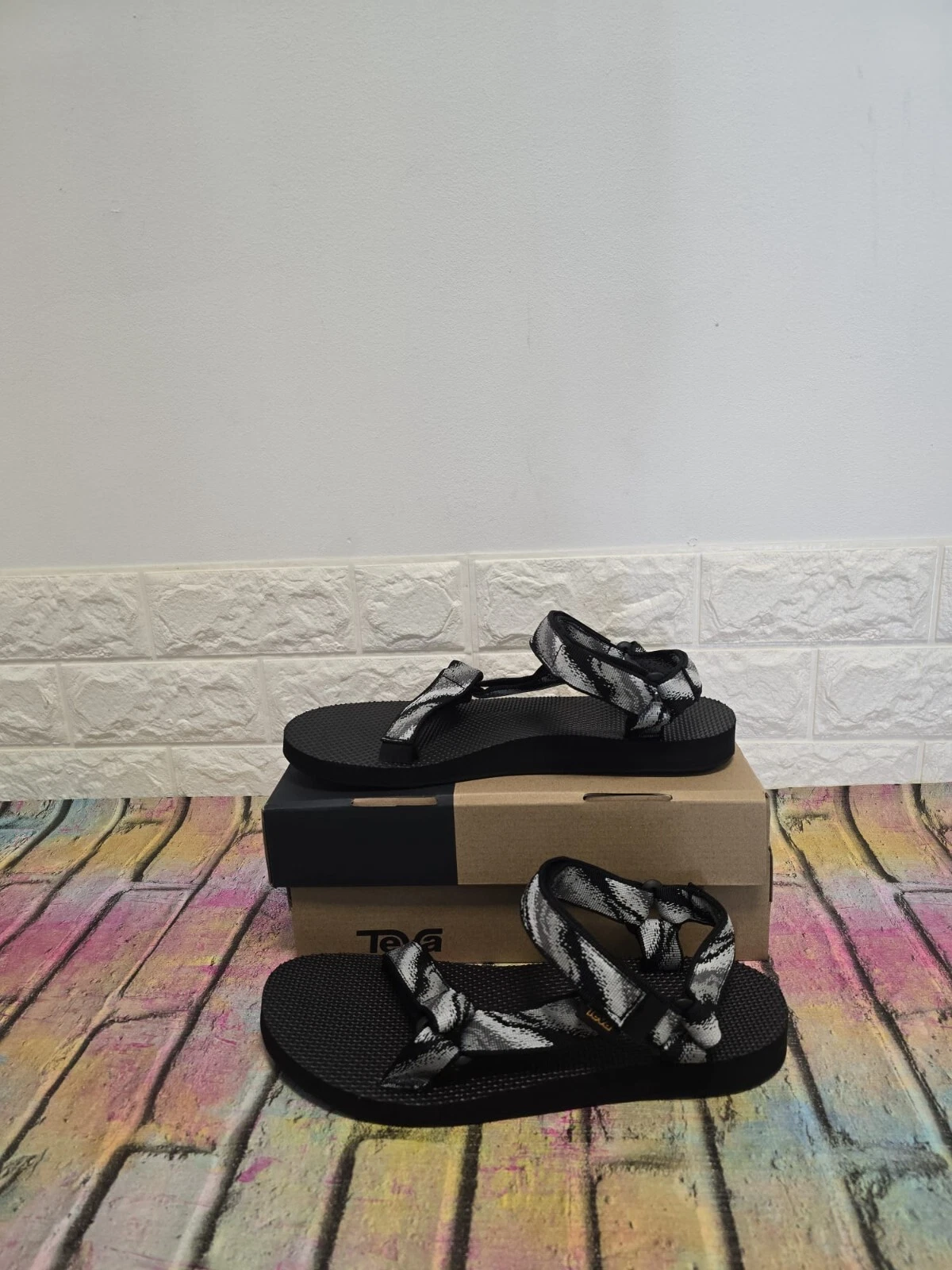 Teva Original Universal Walking Sandals UK 7(EU 40) Women's RRP £ 50 Magic
Opens in a new window or