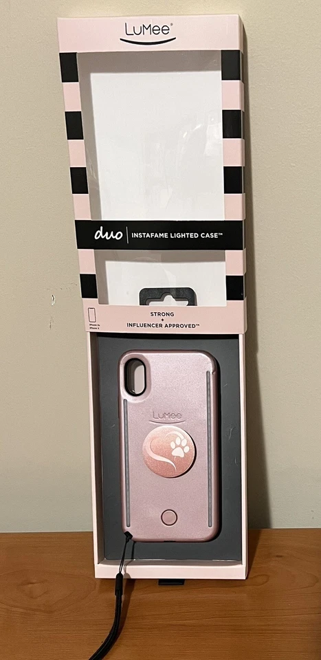Funda Lumee LED Iluminada Apple iPhone X en Rosa Rosa con Caja, Cargador, Soporte para Teléfono Foto 2 de 4