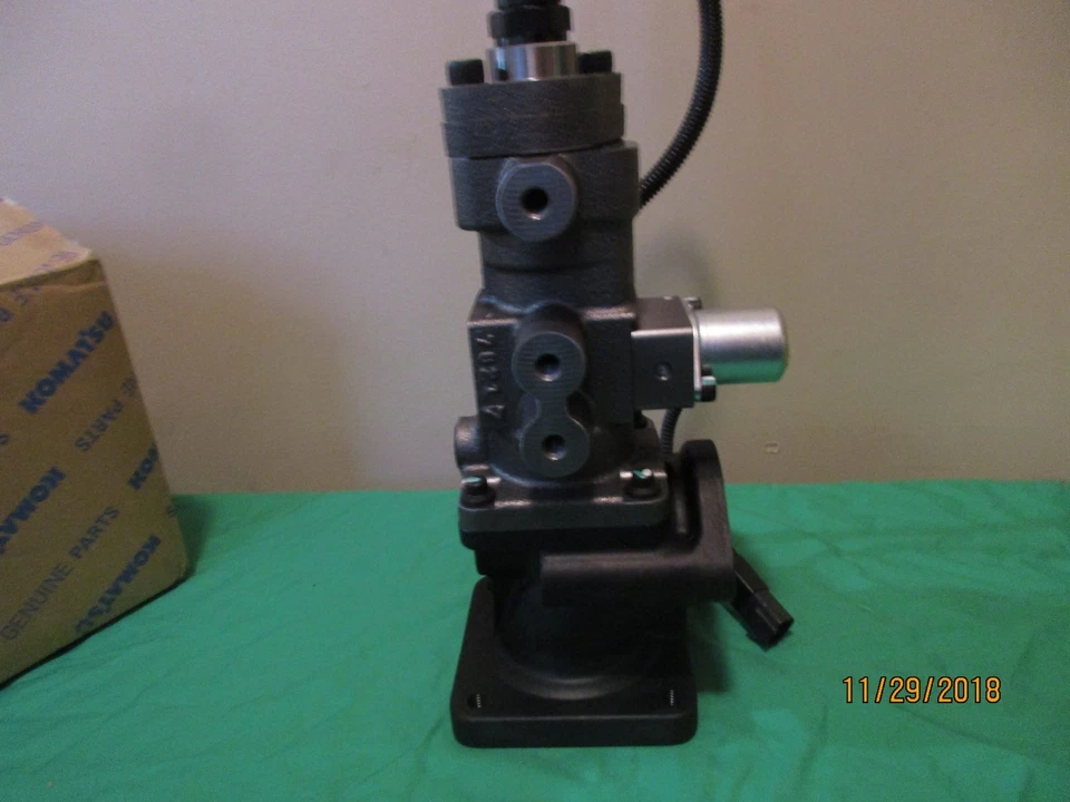 NEW GENUINE KOMATSU VALVE ASSEMBLY 6246-41-9100 (6246419100) - Image 3 of 4