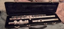 Great Condition Gemeinhardt 22SP Flute w/ Cleaning Rod  Hard Carrying Case