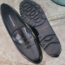 Preços baixos em Feminino de couro envernizado Donald Pliner