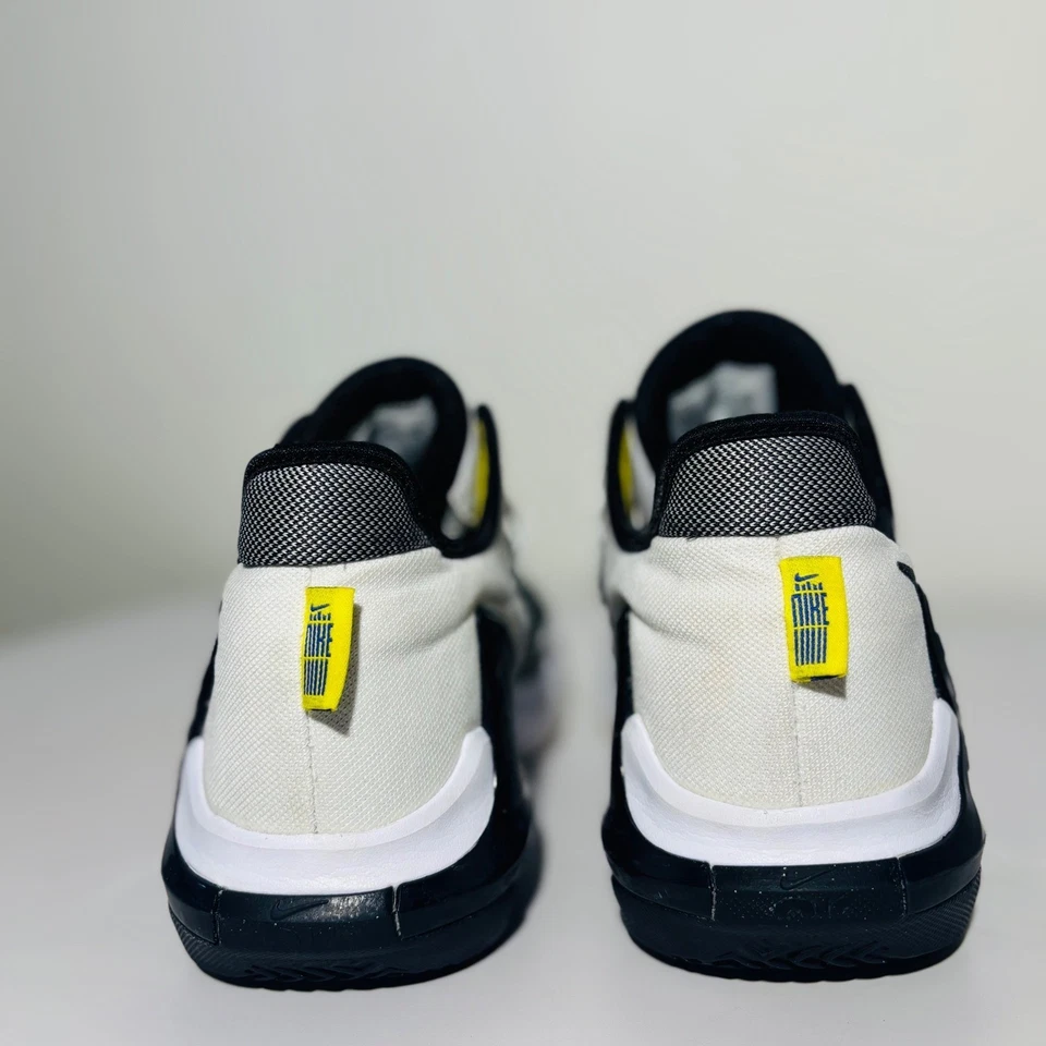 Nike LeBron Witness 6 Blanco y Negro Persa Violeta [CZ4052 100] 6.5 Juvenil Foto 4 de 4