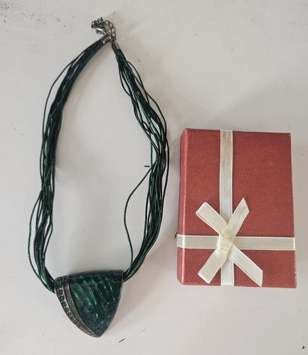Damen Smaragdgrün Kordel Halsreif Halskette mit Anhänger in Geschenkbox - Bild 5 von 5