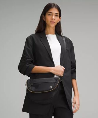 ルルレモン　All Night Festival バッグマイクロ 2L All Night Micro Festival Bag 2L *Zip Top | バッグ | Lululemon JP