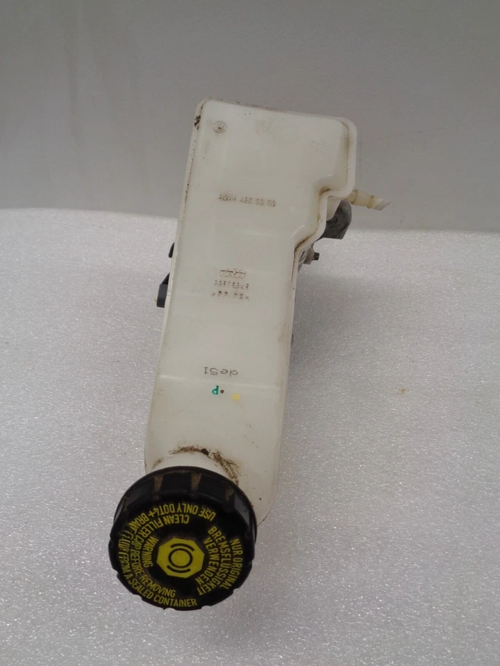 Главный тормозной цилиндр 2015-2020 Mercedes GLA250 X156 с резервуаром от оригинального производителя AK231252 - Изображение 4 из 4