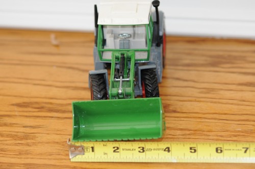 Siku 1:32 Fendt 4WD Farm Toy Tractor With Front Loader Diecast Agriculture Vehi - Picture 6 of 16