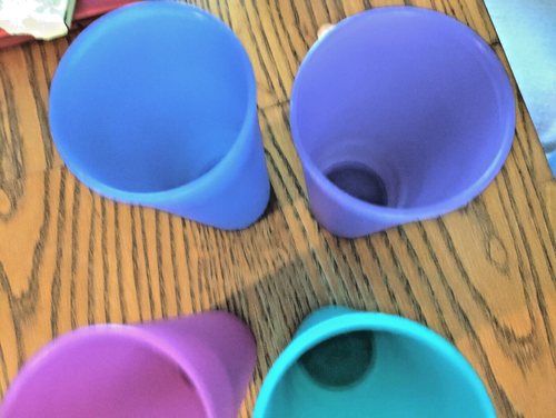 TUPPERWARE 16 OZ BECHER 107 LILA, BLAU/ROTBRAUN/GRÜN - Bild 2 von 3