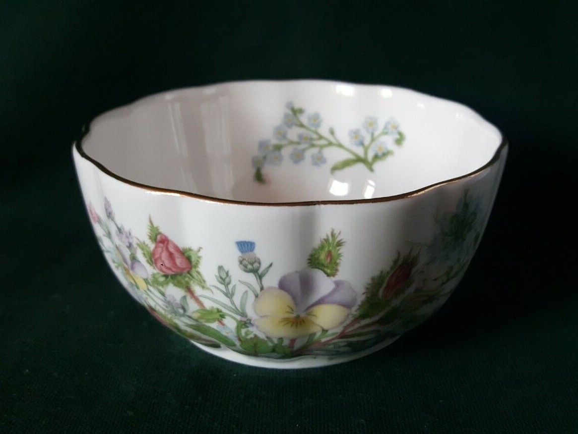 AYNSLEY WILD TUDOR BOWL FINE BONE CHINA VARIETE SHAPE BOWL RED AND PINK  FLOWERS
