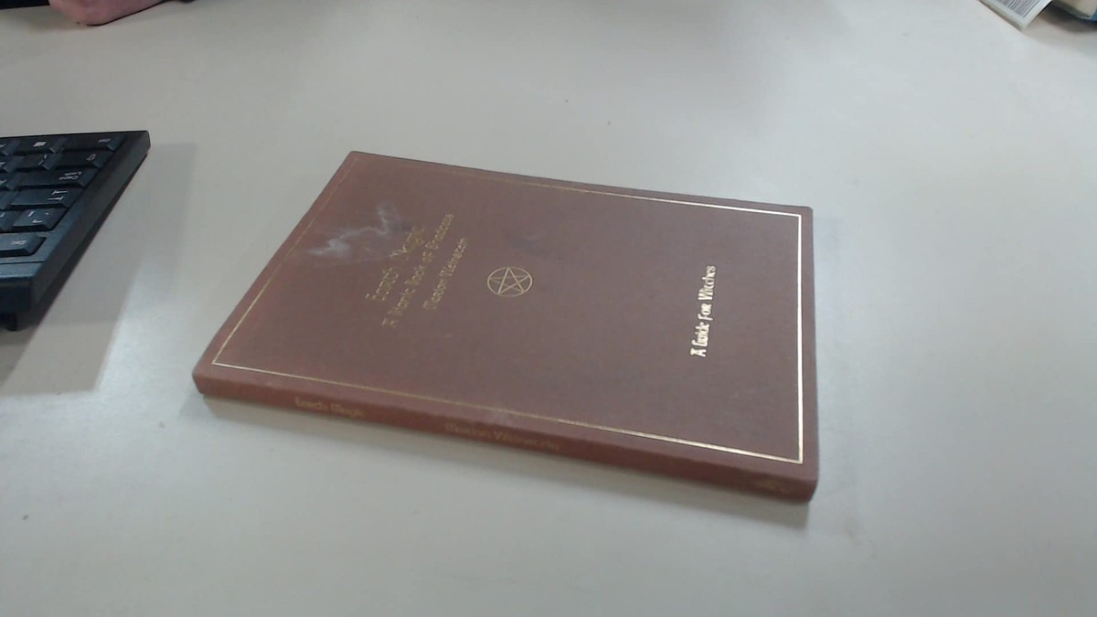 洋書 Earth Magic a dianic book of shadow Earth Magic: A Dianic Book of Shadows: Marion Weinstein