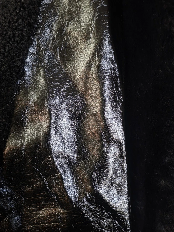 Abrigo con capa de piel sintética para mujer Adrienne Landau M/L negro estilo piel de oveja... Foto 3 de 4