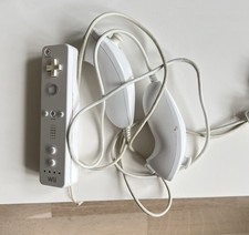 Wii Controller With 2 Nunchucks
