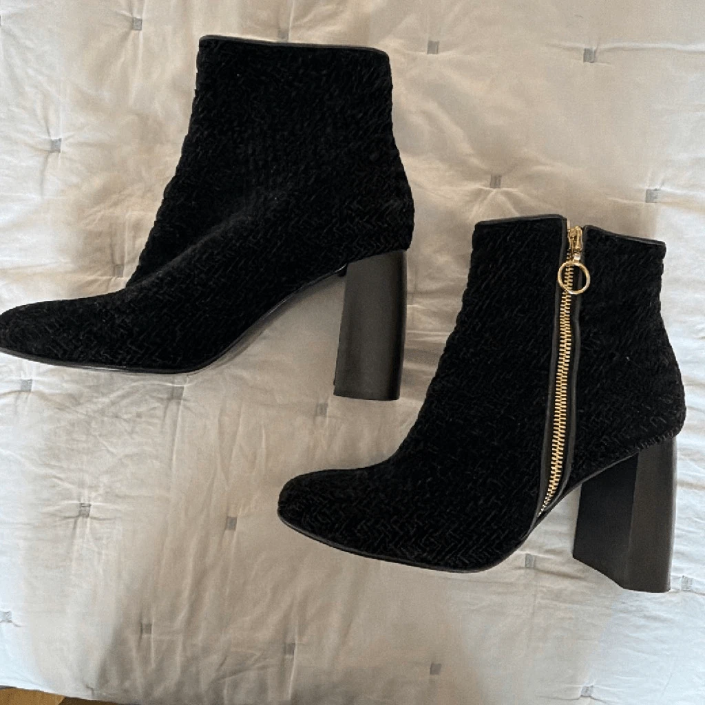 Stella McCartney — Stella McCartney Black Woven Velvet Block Heel Ankle Booties Size 37.5