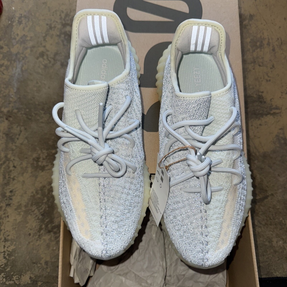 Adidas Yeezy Boost 350 V2 ホワイト Amazon.com | adidas Yeezy Boost 350 V2 Cloud White | Fashion
