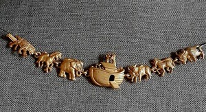 AJC Noah's Ark Gold Tone Bracelet with 8 Animal Pairs Vintage