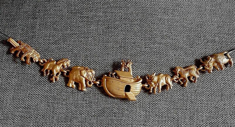 AJC Noah's Ark Gold Tone Bracelet with 8 Animal Pairs Vintage