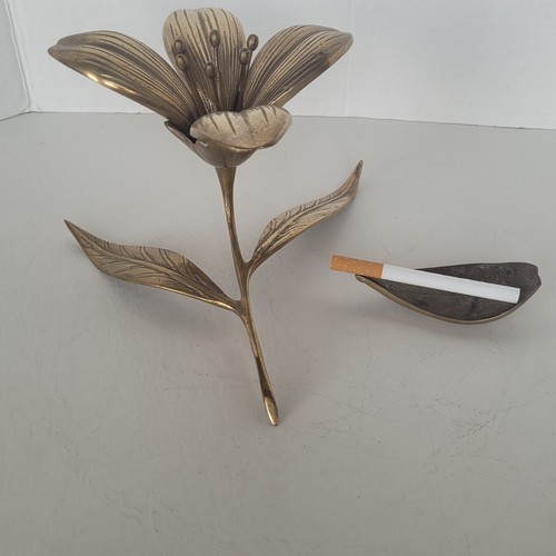 Vintage Mid Century Modern Brass Lily Flower Ashtray With 5 Removable Petals - Picture 4 of 24