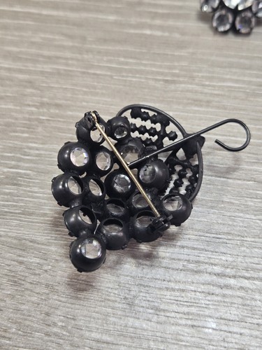 Broche y pendientes vintage de piedras de vidrio invertido de uva Schreiner Estate sin firmar - Imagen 5 de 7