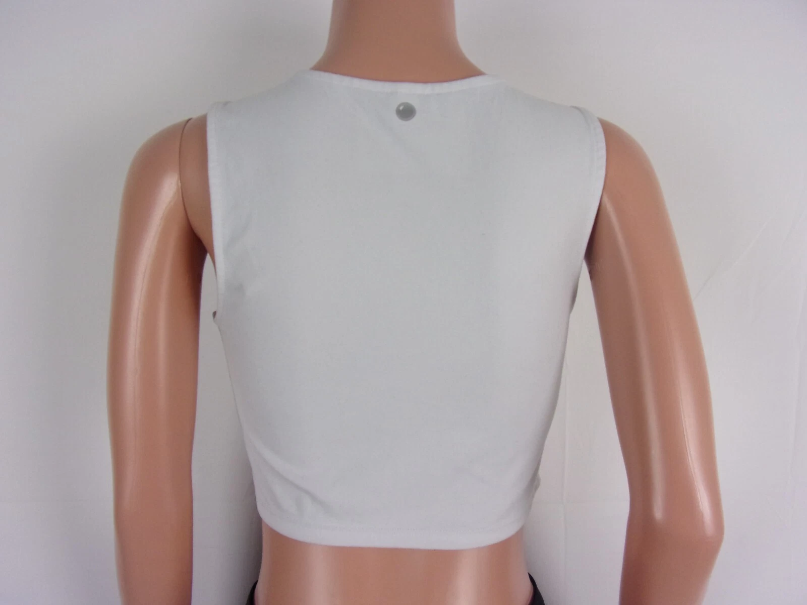 yogalicious sleeveless athletic crop tank-top