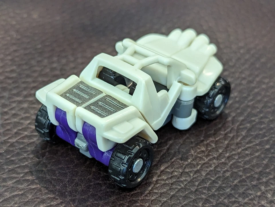Transformers Armada: Scavenger's Mini-Con Rollbar Car Truck Jeep Transformer - Image 4 of 4