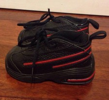 Nike Boys Blacks And Red Toddlers Size 4c US 020103 LN4 box 