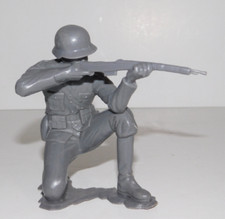 Vintage 1963 Louis Marx 6" Gray Plastic WWII German Kneeling Toy Soldier Figure