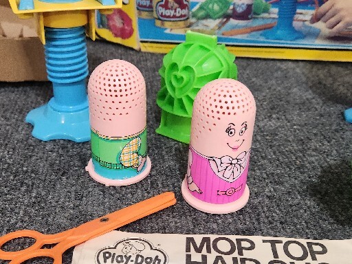 Rare Vintage 1985 Play Doh Mop Top Hair Shop Set Game Room Décor
