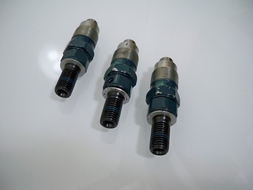von Kubota 3 Einspritzdüsen für D1403 D1503-M D1703 16082-53903 19077-53000 - Picture 3 of 3