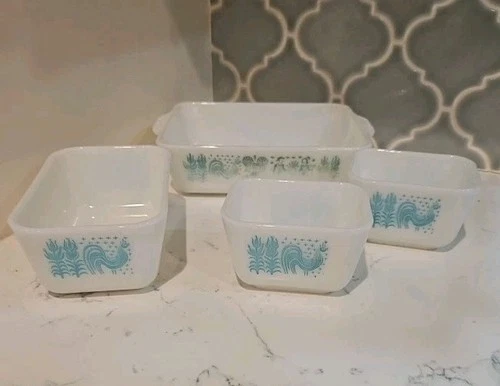 VTG Pyrex Amish Butterprint Refrigerator Dishes Blue/Wht Rooster Set of 4 NO LID
