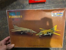 Minicraft Hasegawa MIG-27 Flogger D  1/72 Model Kit