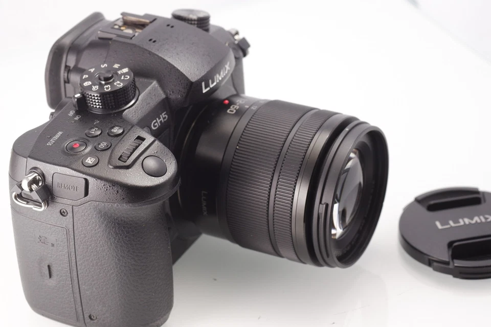 Panasonic DC-GH5 kit in Very Good Condition Whithout Box Shutter Counter 10462 - Immagine 3 di 4