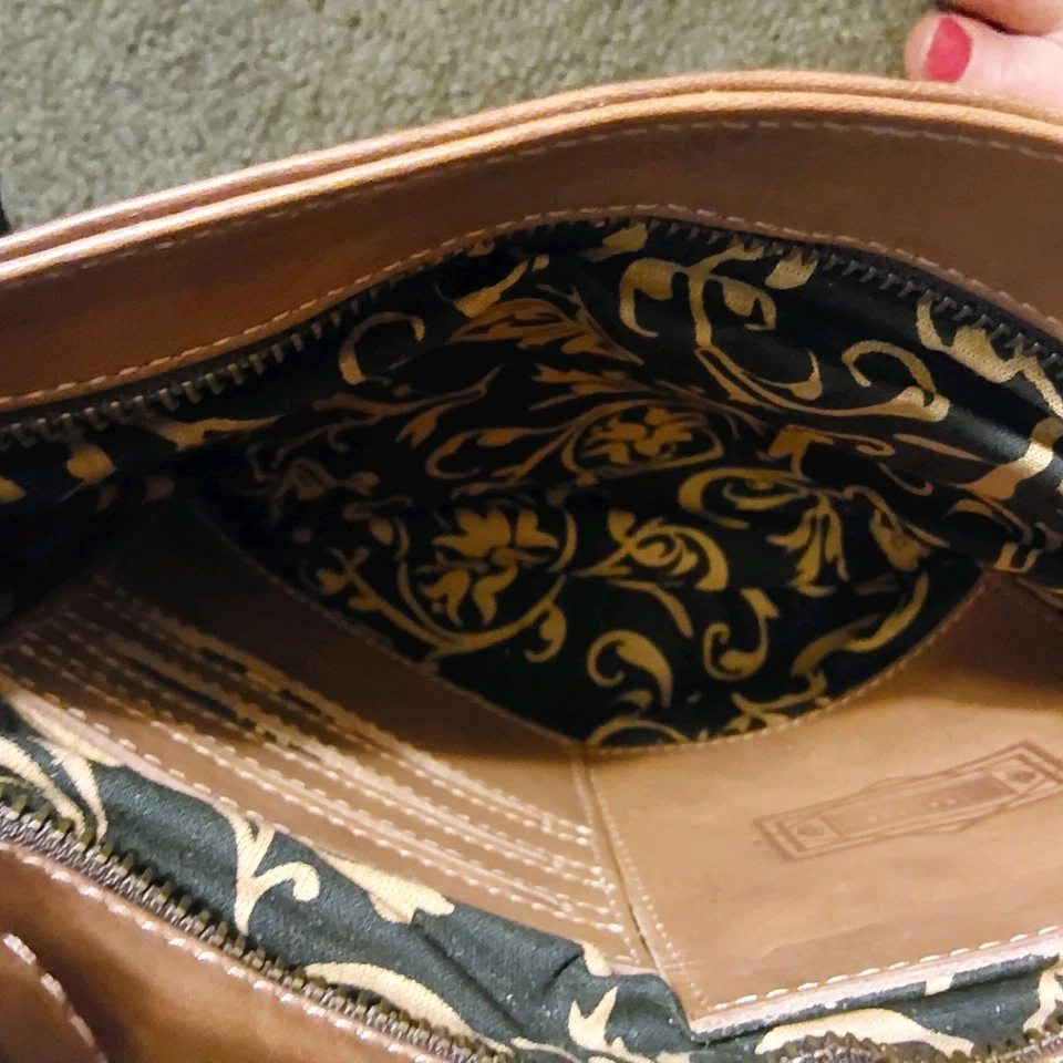 Leaders in Leather Hardcrafted Bag, Tan,tooled Floral Bag. Handmade In Paraguay. - Image 4 of 4