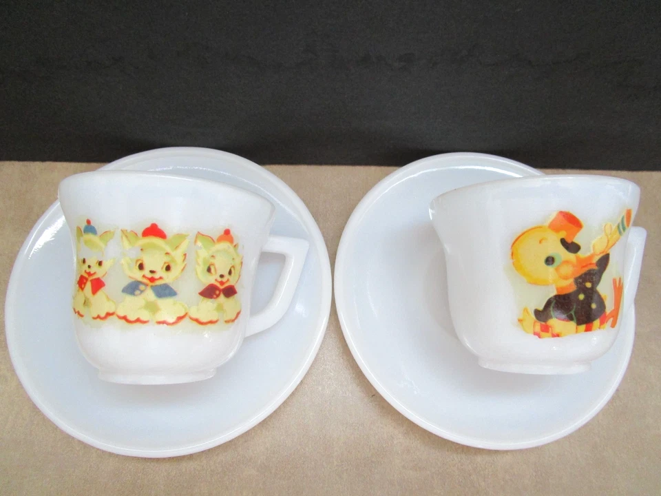 2- Little Duck + 3 Little Kittens Mini Tazas Platillos Blanco Leche Vidrio Hazel Atlas Foto 2 de 4