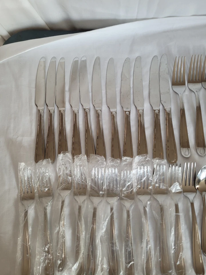 Wallace 18/10 WAS255 cubiertos de acero inoxidable brillante 62 piezas 2014 Foto 2 de 4