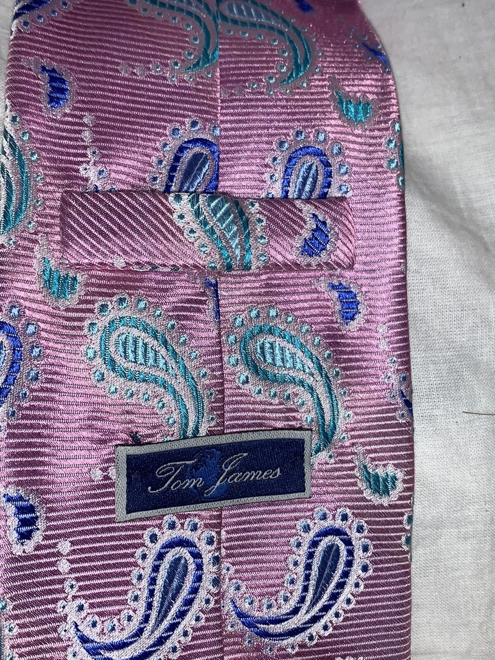 Corbata Tom James Rosa Paisley Seda Hecha en EE. UU. Foto 4 de 4