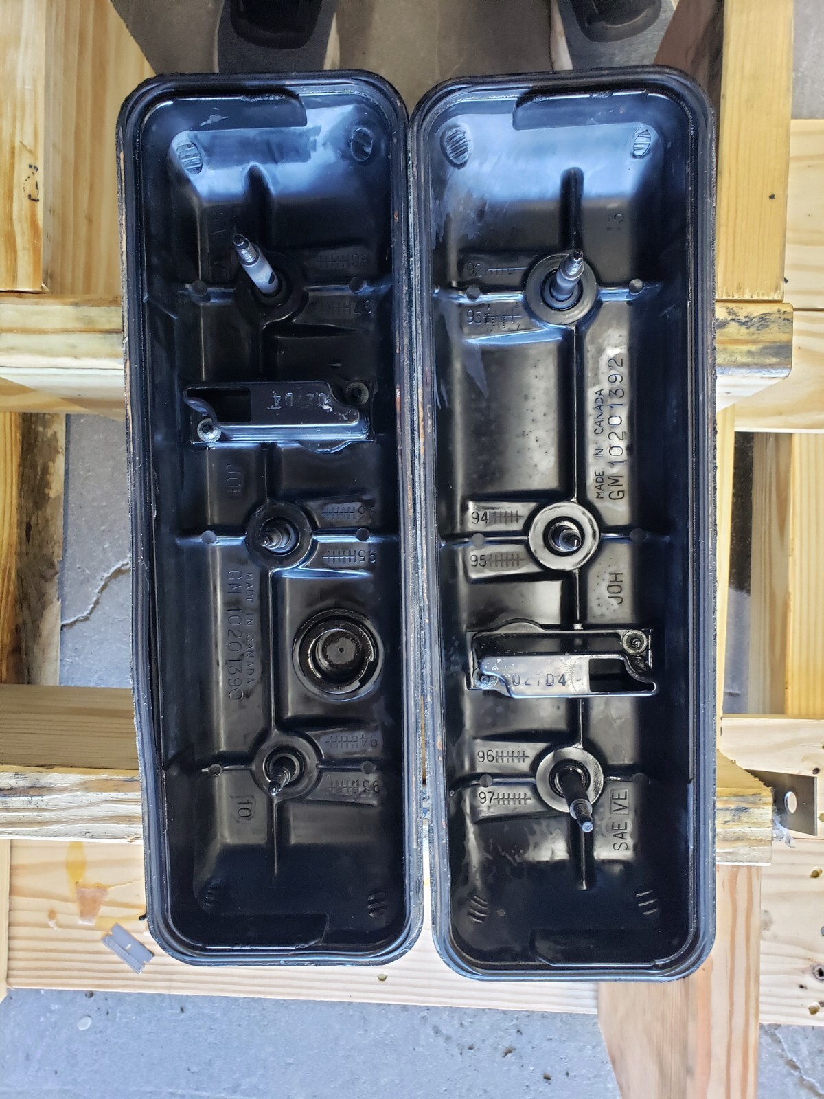 MerCruiser 827149 827150 Valve Rocker Cover Set 4.3L V6 GM Vortec Port/Stbd