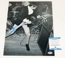 PETE TOWNSHEND THE WHO SIGNED 11x14 PHOTO A GUITAR ICON BECKETT COA TOMMY ALBUM