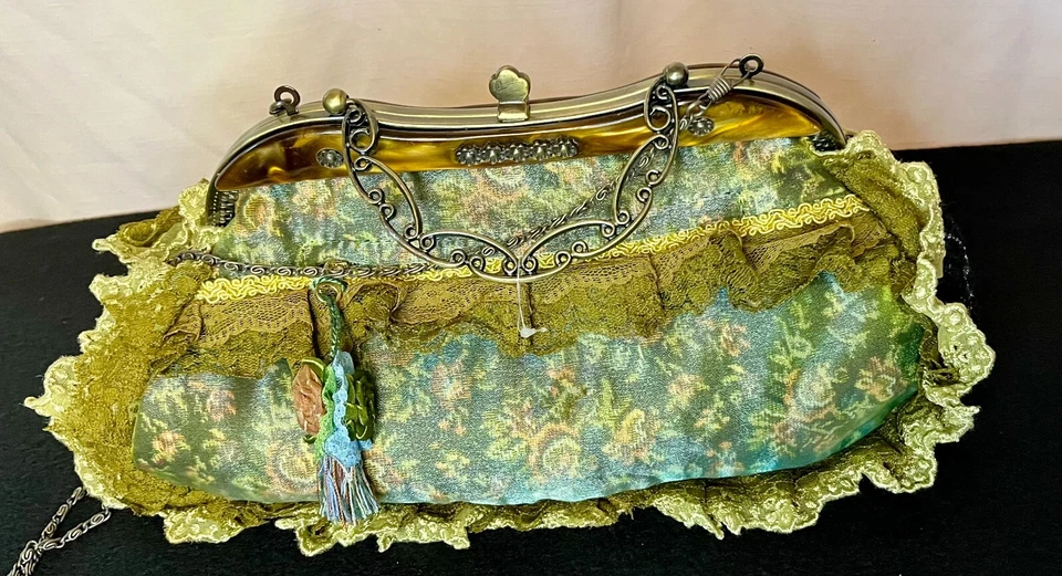 Bolso estilo victoriano vintage BOHO, diseño de encaje y floral y acento de metal dorado Foto 4 de 4