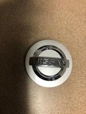 Genuine Nissan 40342 Zm70b 40342zwg40a Rim Cover 2 Center Hubcap