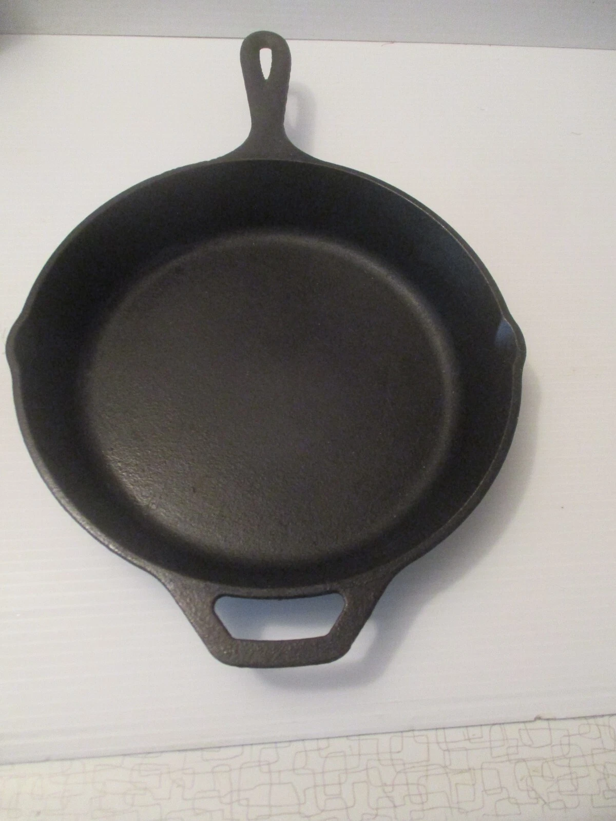Lodge L8SK Cast Iron Deep Skillet, 10.25-inch 2" with Lid In Good Shape! Vintage