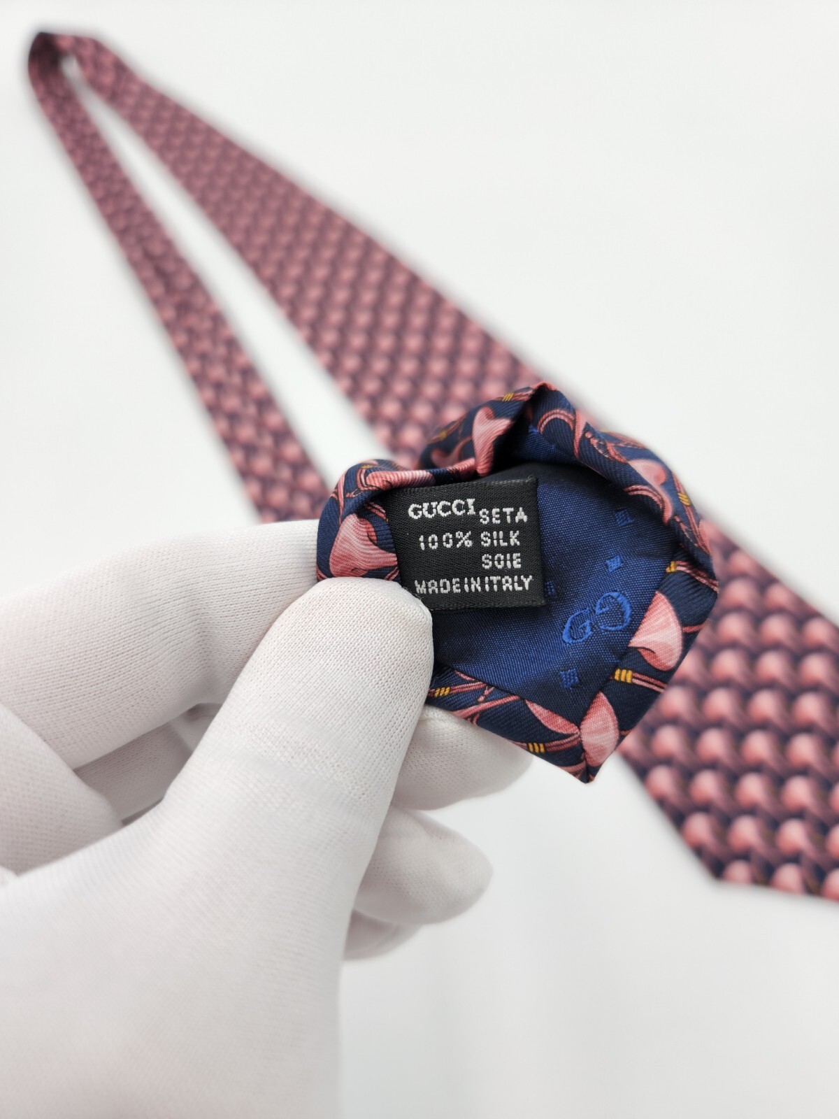 Gucci Men's Navy Blue w/ Pink Horn Pattern Silk Tie N… Gem