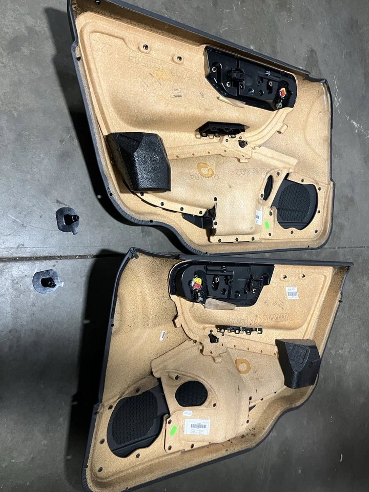 Volvo S60R 2004-2007 sedán diseño R paneles de puerta delantera limpios  Foto 4 de 4