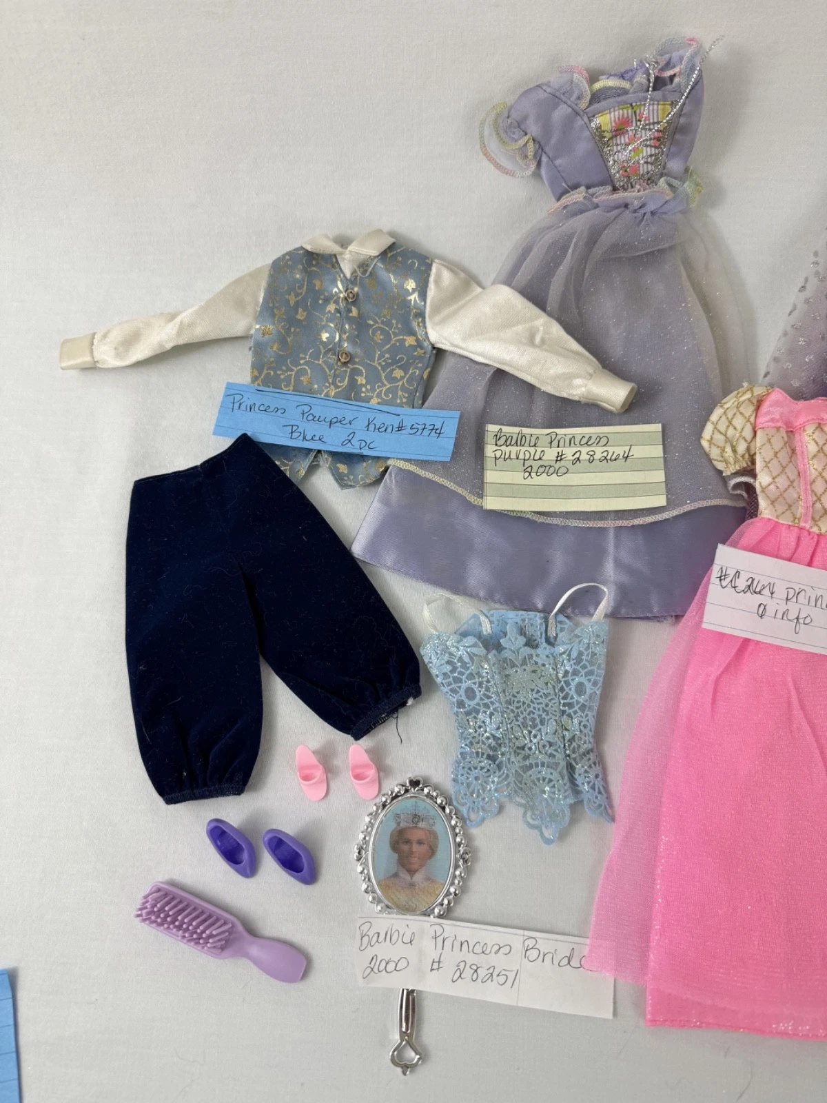VETEMENTS Lotto Barbie Principessa Mattel con 5 Abiti Scarpe Principe Ken Outfit Accessori