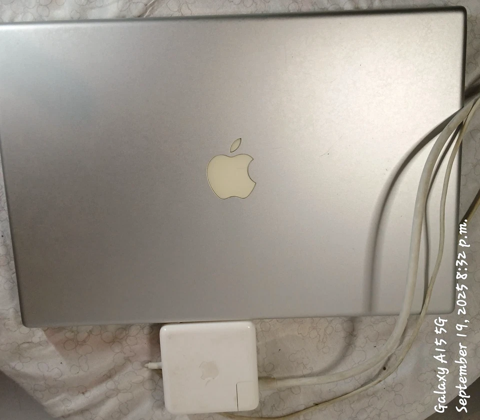 Vintage 15" Macbook Pro 2006 For Parts or Repair - Image 4 of 4