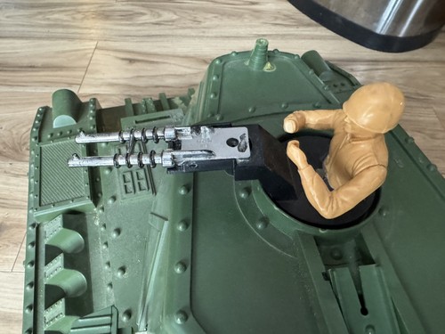 Vintage 1960’s Tiger Joe Tank by Deluxe Reading,remote Control + Shells,RUNS !!! - Picture 6 of 19